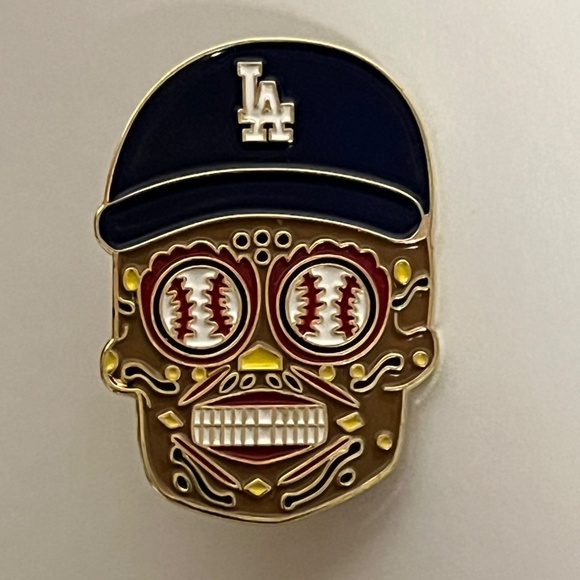 LA Dodgers Day Of Dead Skill Hat Pin Brooch Pins Fitted Hats Bag New - Picture 3 of 10